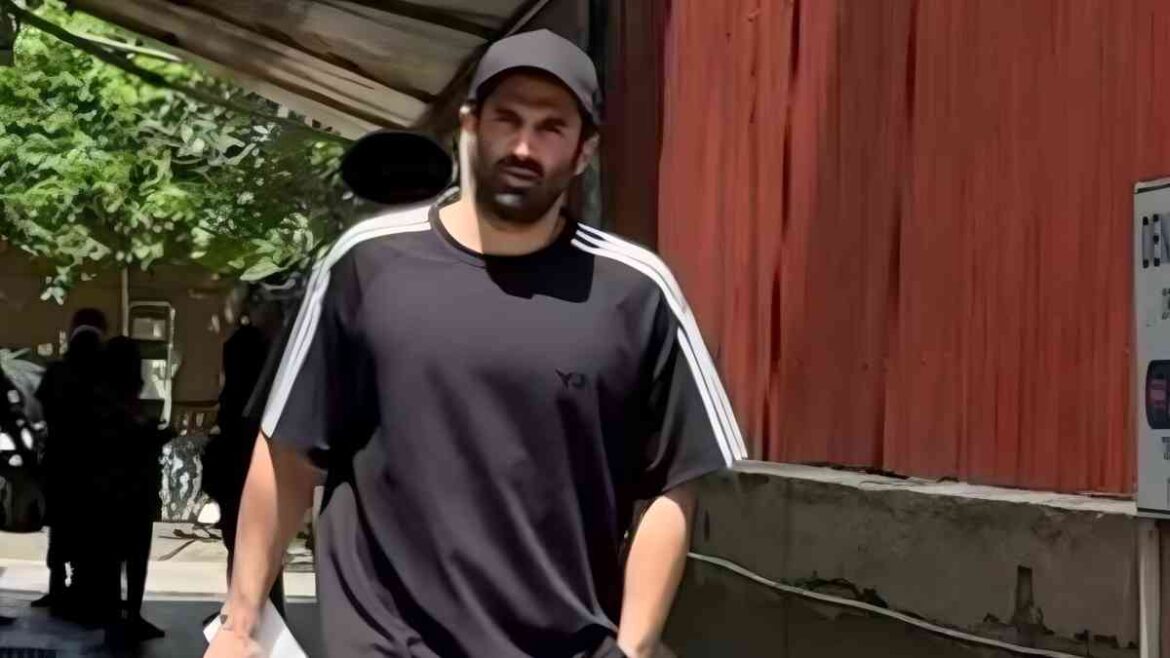 Aditya Roy Kapur's Signature Style: From Casual To Unforgettable - See His Latest Outfit! | Glamsham.com