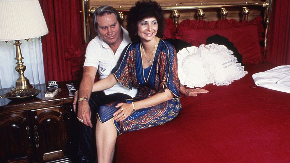Colmesneil,TX -January 1:  Country Music Singer Songwriter George Jones and Nancy Jones sit on bed in their home on January 1, 1985 in Colmesneil,TX (photo by Beth Gwinn/Getty Images)