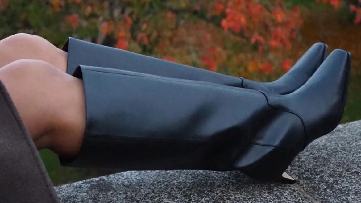 @astyleedit wears H&amp;M's 2024 edition knee-high boots