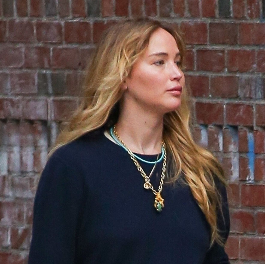 Jennifer Lawrence Just Wore a Fall 2025 Sweater Outfit Trend