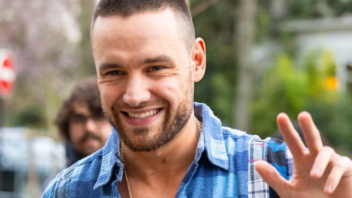 Kate Cassidy, Singer's Sister Share Tributes