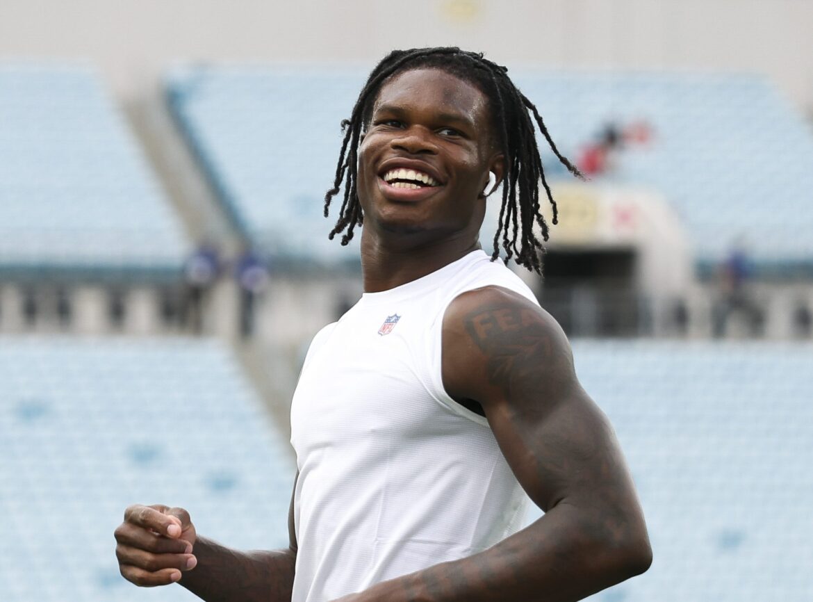 Travis Hunter & His Wife Leanna Lenee Announce The Arrival Of Their First Child