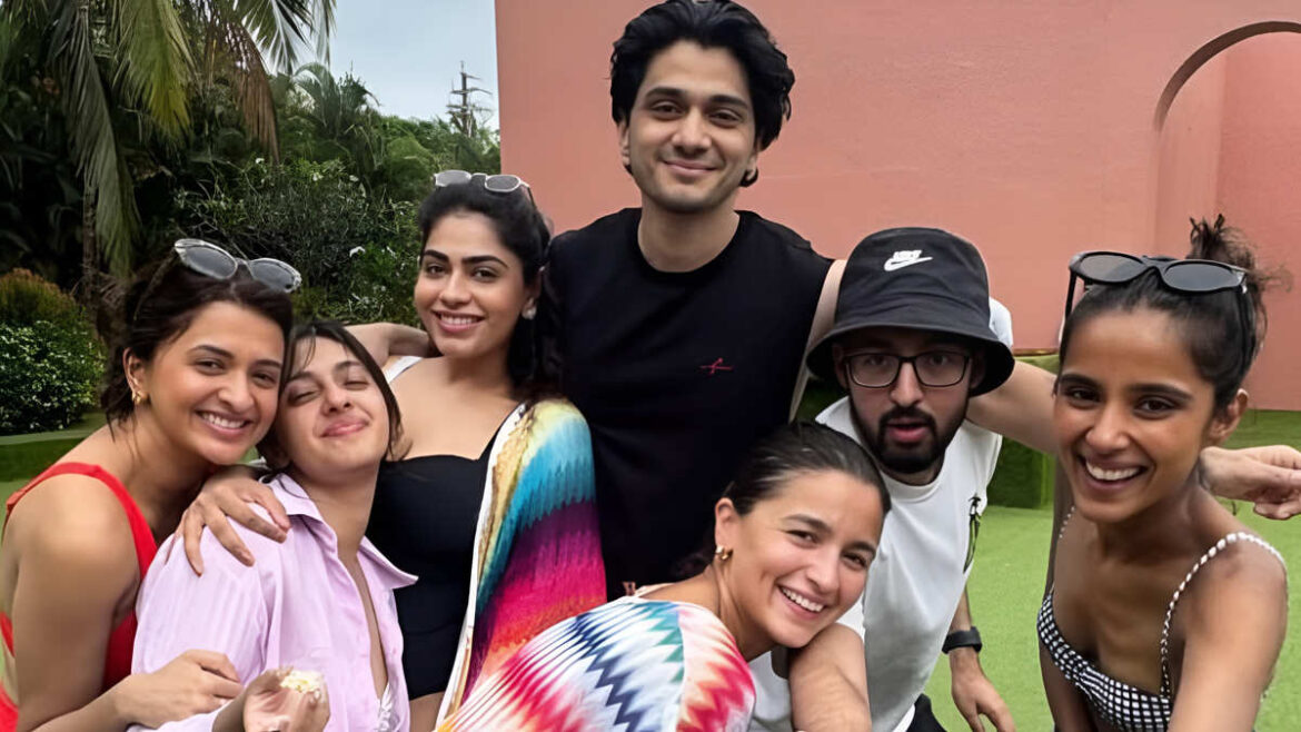 Alia Bhatt Enjoys Quality Time With Friends In Alibaug - See The Fun Photos | Glamsham.com