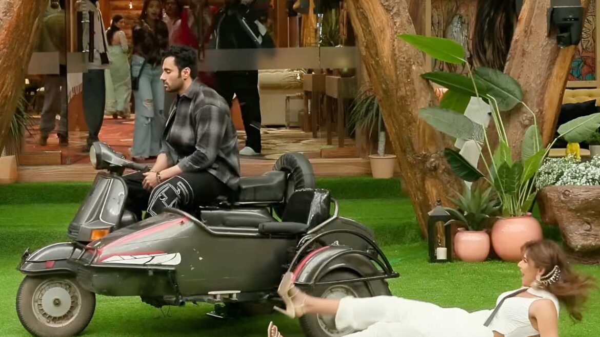 Bigg Boss 19's Funniest Moment: Nehal Chudasama Slips And Falls While Trying To Mock Abhishek Bajaj | Glamsham.com