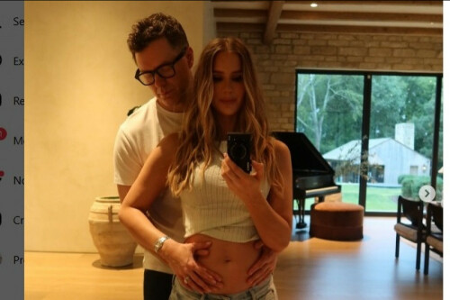 Bobby Bones to be a dad