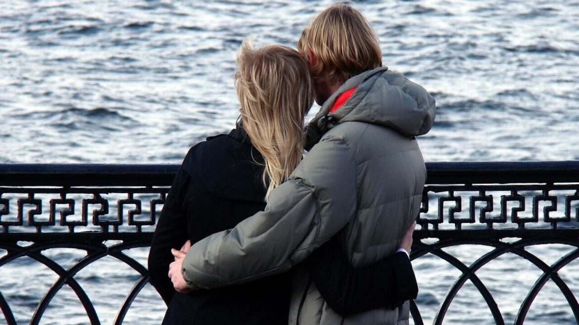 Couple therapist shares the biggest sign of healthy relationship: 'It's not about how much you love your partner'