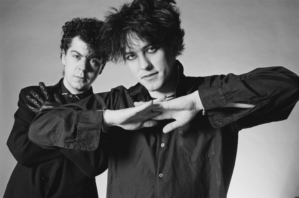 Lol Tolhurst and Robert Smith of the Cure in 1983. (Credit: Fin Costello/Redferns)