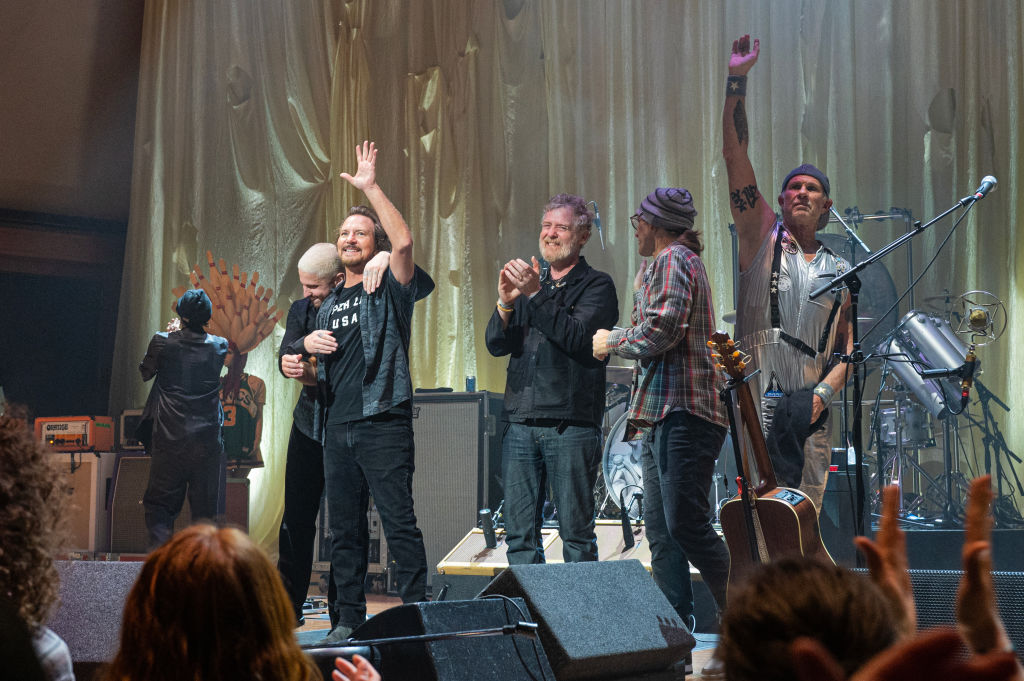 Eddie Vedder Covers Devo, Zeppelin At Ohana Festival