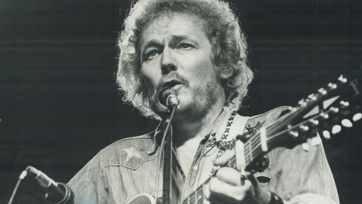 How Gordon Lightfoot Wrote 'The Wreck of the Edmund Fitzgerald'