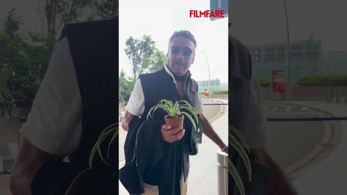 JackieShroff had some thoughtful words to say and we are all enlightened