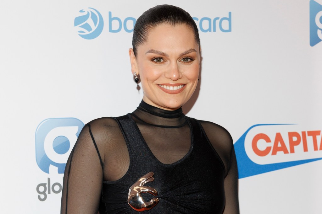 Jessie J Returns to Stage Following Breast Cancer Surgery