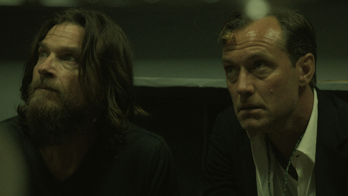 (L to R) Jason Bateman as Vince, Jude Law as Jake in episode 108 of Black Rabbit.