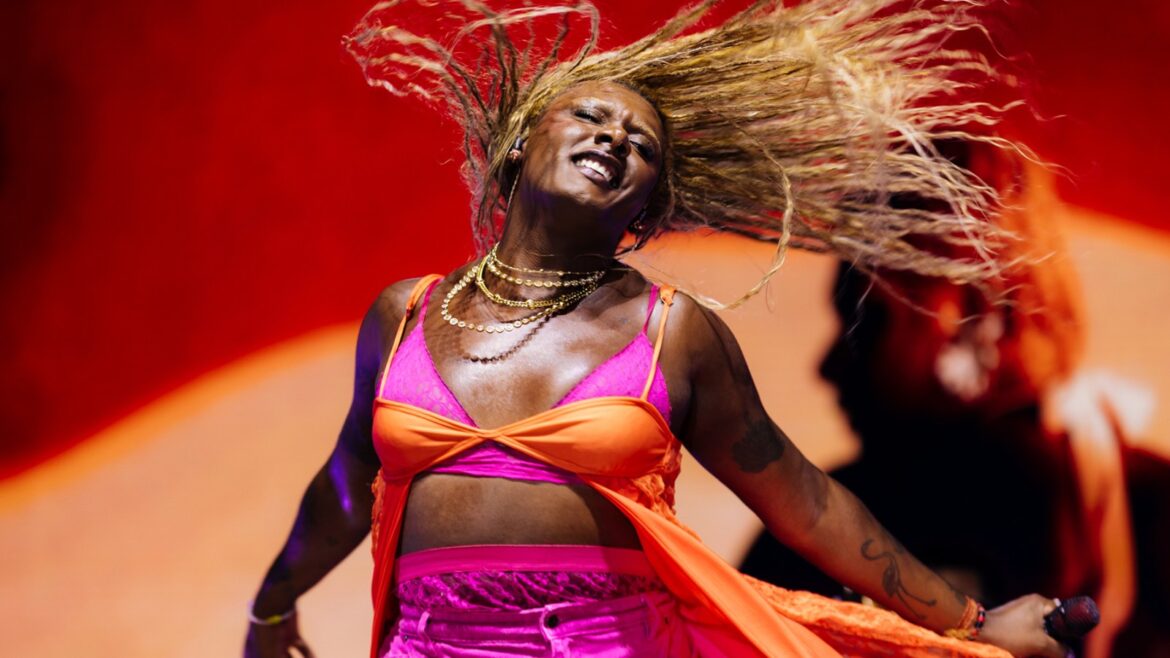 Liniker on Career Success, Lincoln Center Show, Brazilian Stardom