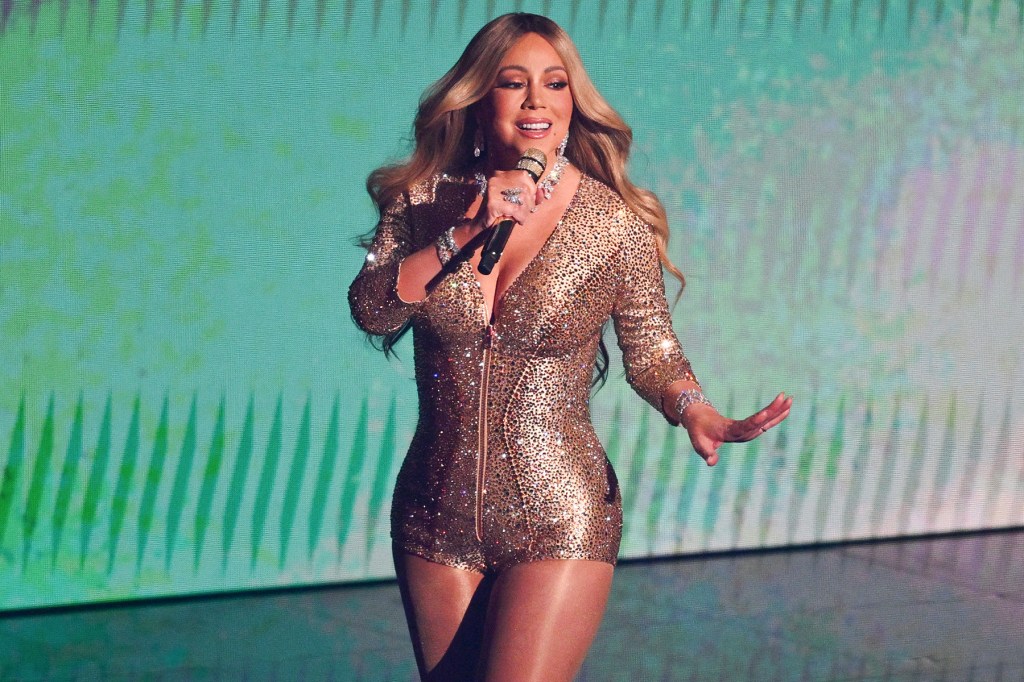 Mariah Carey Performs Video Vanguard Medley at VMAs