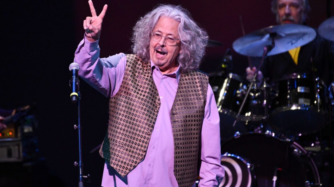 Mark Volman, the Turtles Co-Founder and 'Happy Together' Singer, Dead