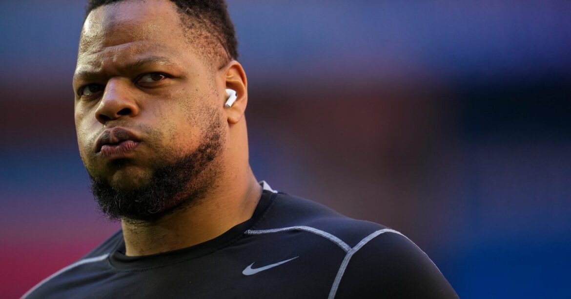 NFL predictions: Ndamukong Suh picks Super Bowl contenders, dark horses, MVP and players to watch