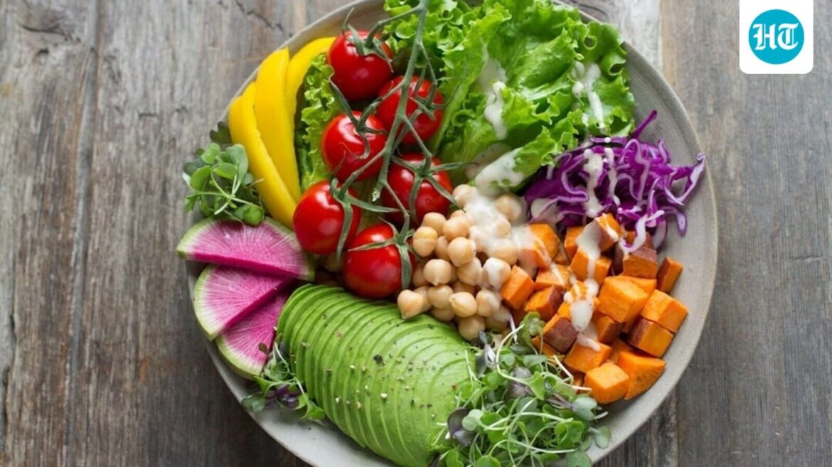 Physiologist shares 3 strategies to naturally lower blood sugar levels quickly: ‘Drinking at least 2 glasses helps…'