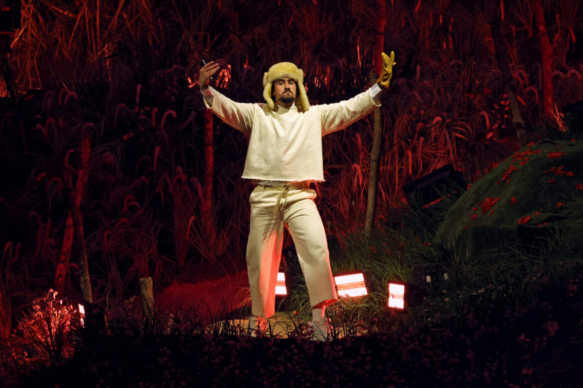 'SNL' Books Bad Bunny, Role Model, Sabrina Carpenter