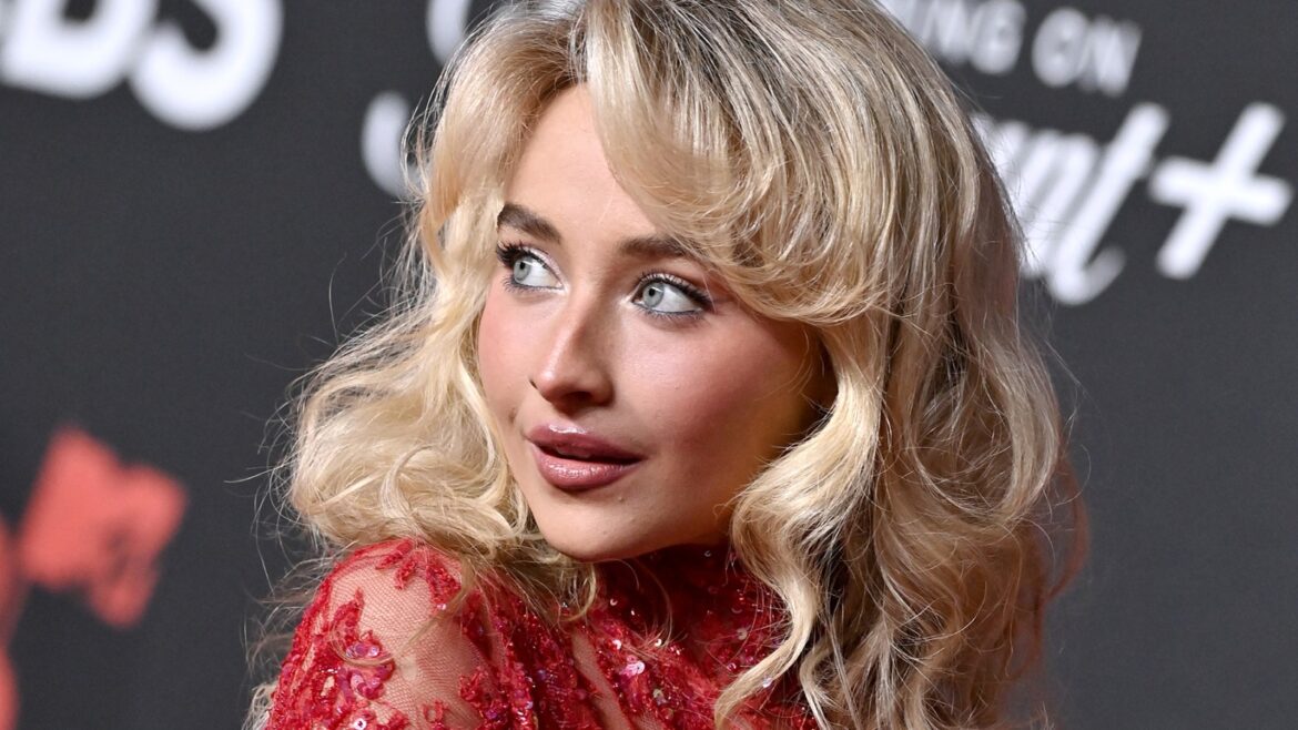 Sabrina Carpenter Will Make Grand Ole Opry Debut in October