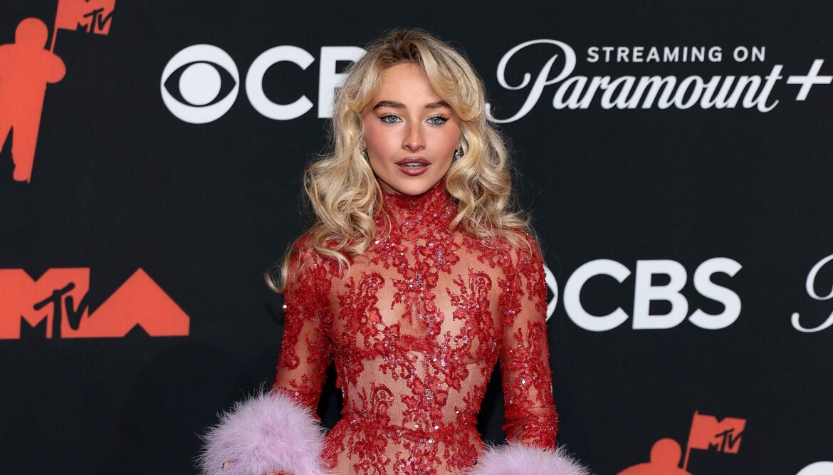 See Who Won 2025 Best Album, Best Group & More – Hollywood Life