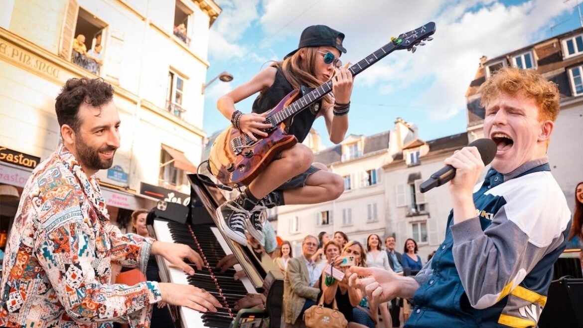 Unbelievable "Bohemian Rhapsody" Flashmob Takes Over Paris Streets