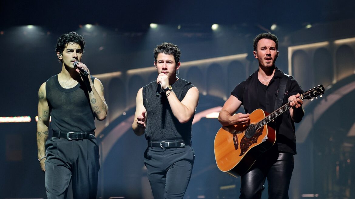 Watch John Legend Join Jonas Brothers for 'All of Me' in Los Angeles