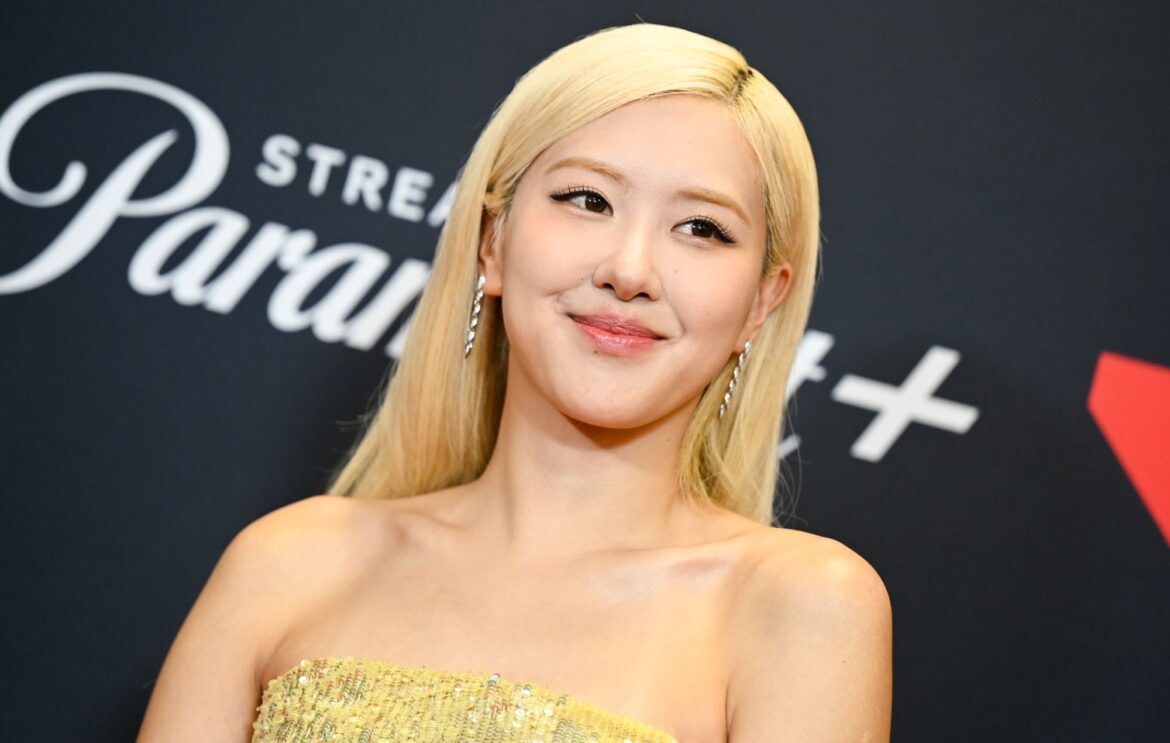 Watch Rosé blend Lana Del Rey and Paul Simon tracks in medley on 'The Howard Stern Show'