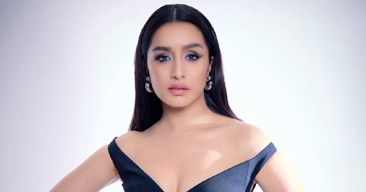 Shraddha Kapoor Smiled During Her Public Event Appearance