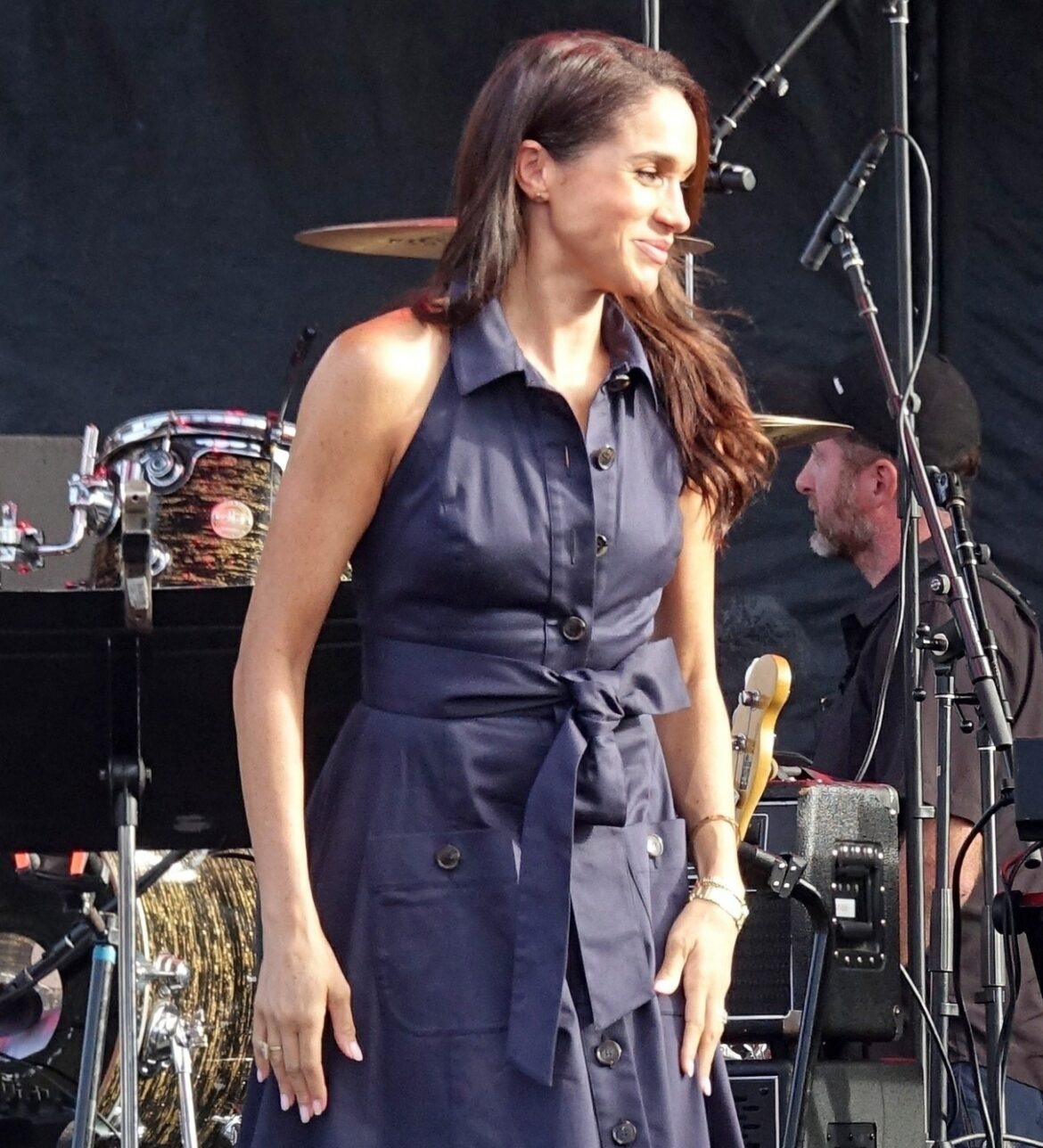 bitchy | Duchess Meghan apparently wore a new Logan Hollowell moonstone ring