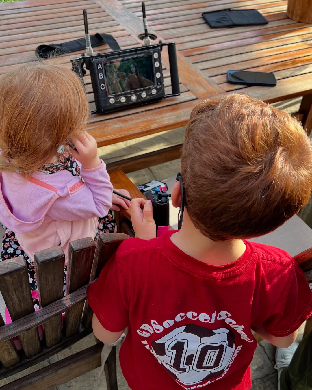 bitchy | Duchess Meghan posted WLM’s behind-the-scenes photos of Archie & Lili