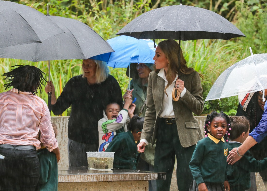 bitchy | Princess Kate didn’t shelter any kids under her umbrella during a huge storm