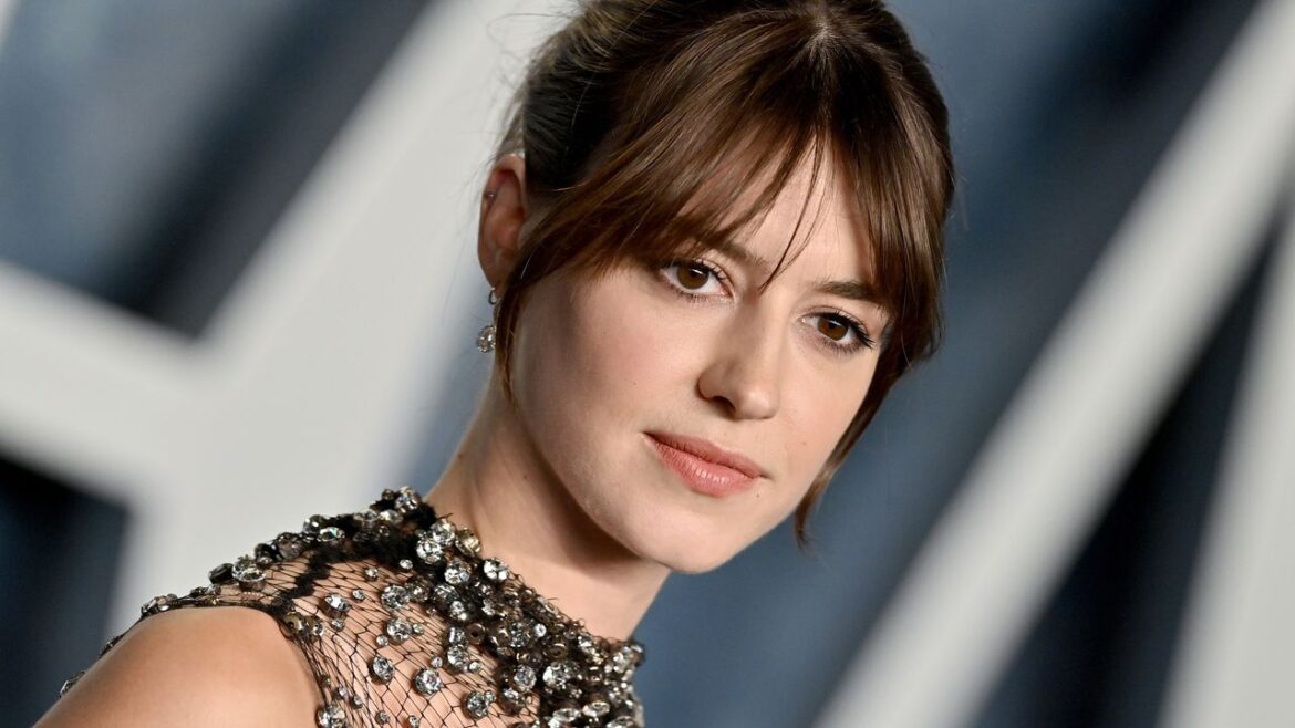 ‘Torn Bangs’ Are the Edgy Sister of Curtain Bangs, and So Flattering for Fall