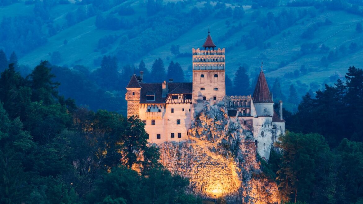 11 Haunted Castles for Spine-Tingling Supernatural Encounters This Halloween