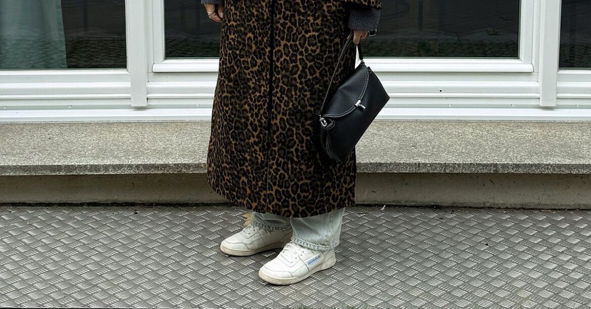 7 Elegant Fall Sneaker Outfits to Try