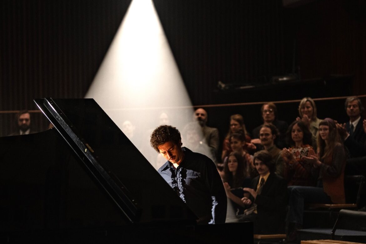John Magaro as Keith Jarrett in a scene from Köln 75. (Courtesy of Zeitgeist Films / Kino Lorber)