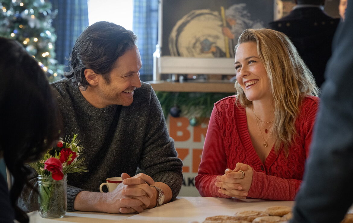 Alicia Silverstone & Oliver Hudson in 'A Merry Little Ex-Mas' Trailer