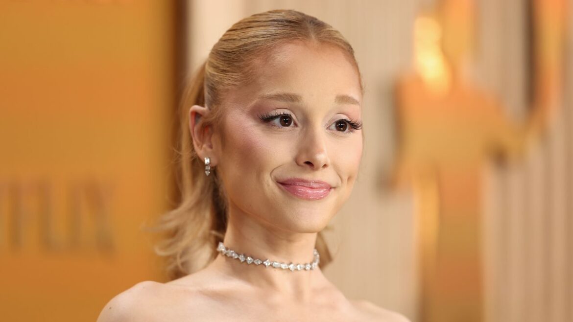 Ariana Grande Just Went Back to Her Brunette Roots