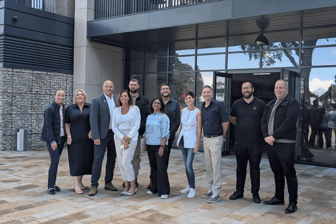 600px (w) x 500px (h)