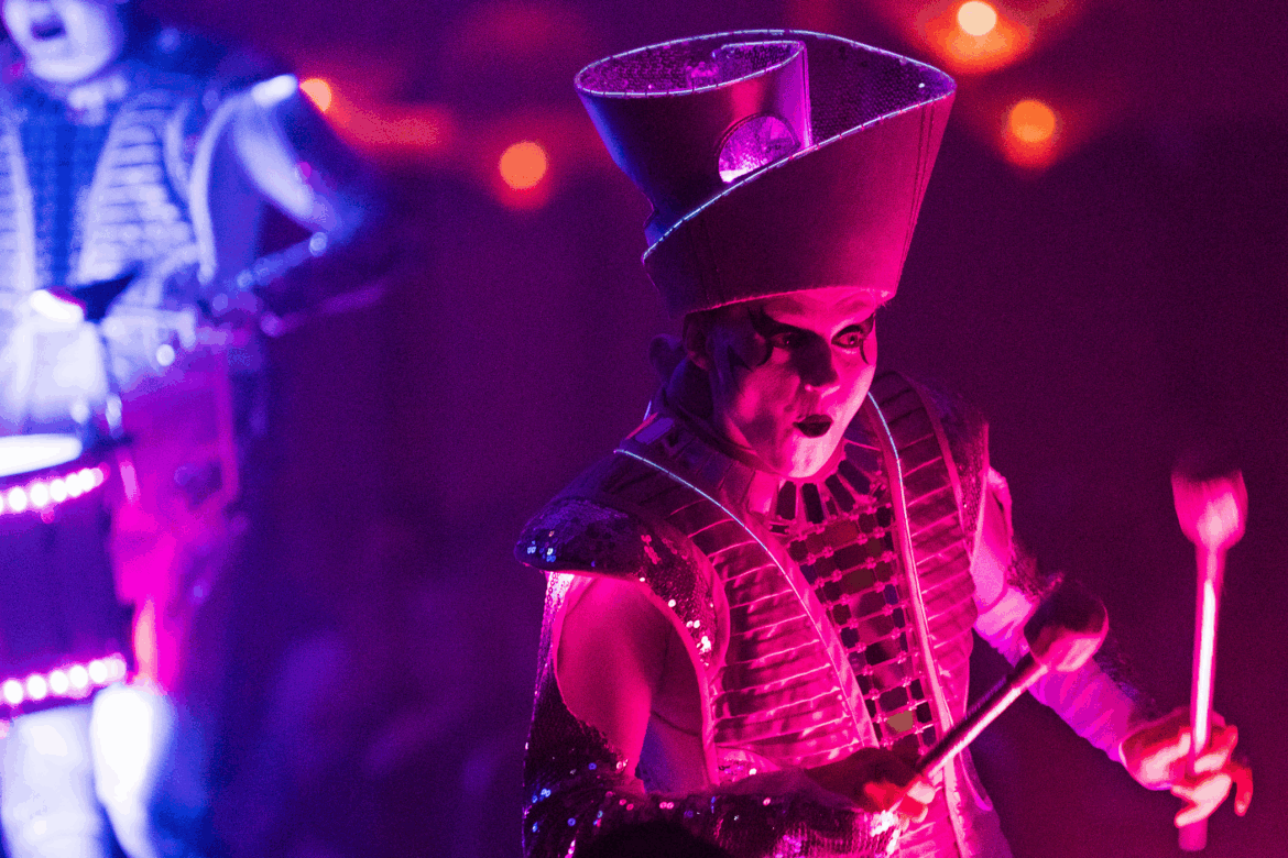 600px (w) x 500px (h)