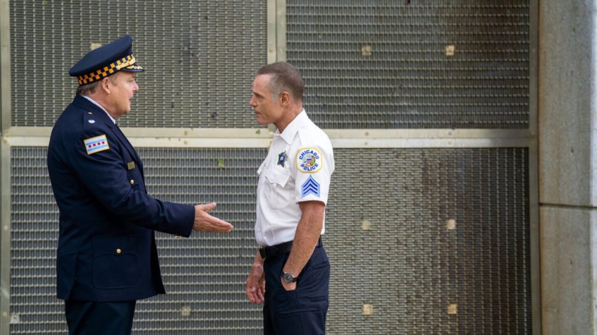 Joel Murray as Commander Devlin, Jason Beghe as Hank Voight — 