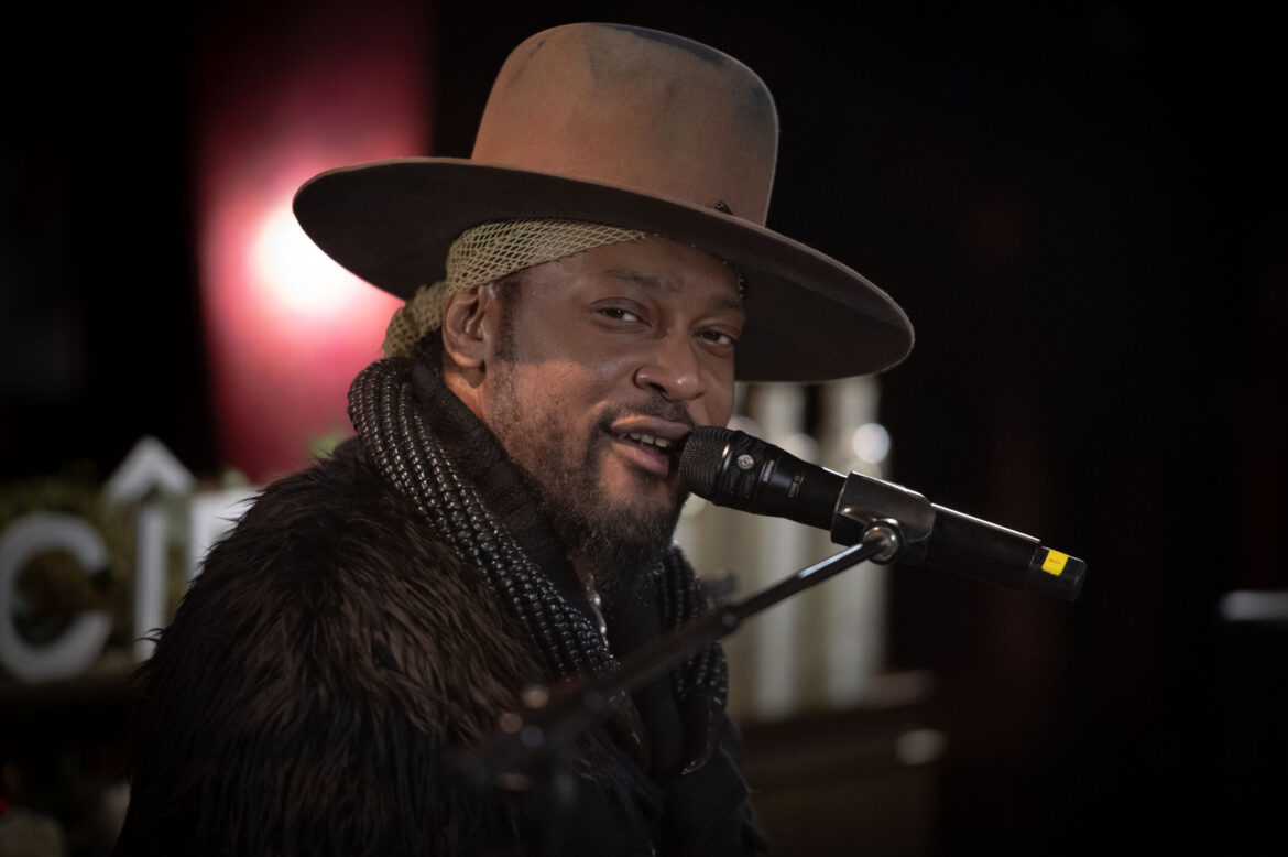 D'Angelo Dies At 51 After Cancer Battle