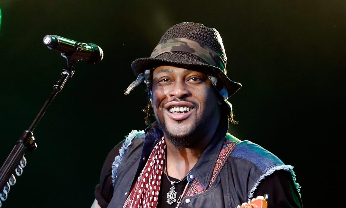 Prayers Up! R&B Legend D'Angelo Passes Away At Age 51 Angie Stone