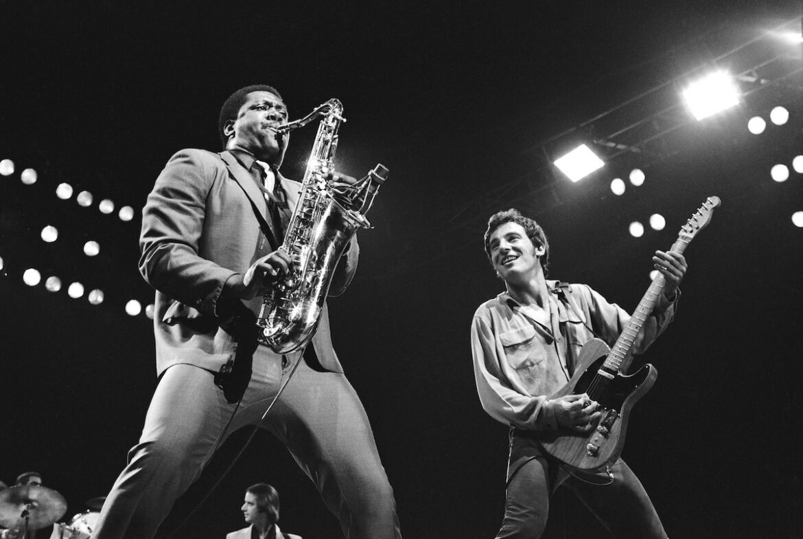 Clarence Clemons and Bruce Springsteen in 1981. (Chris Walter)