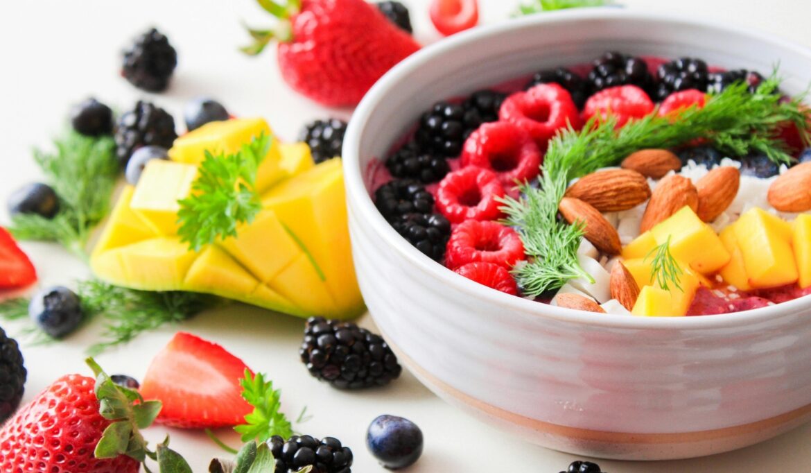 Doctor who survived stage 4 breast cancer shares 5 powerful foods that can help your body fight cancer: From berries to…