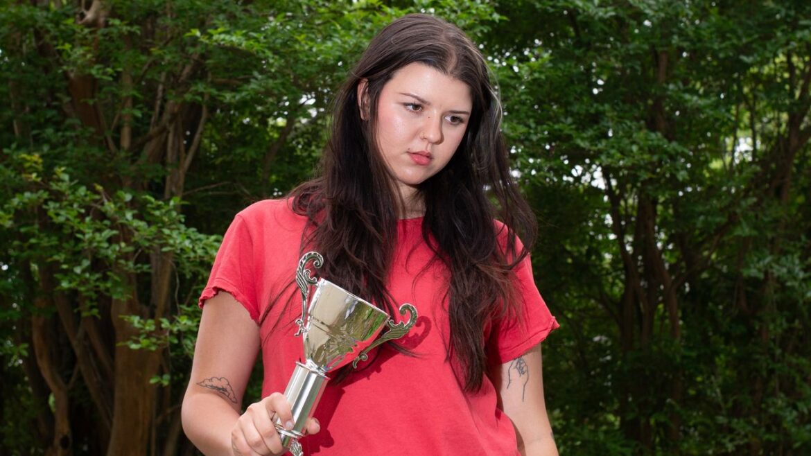 Eliza McLamb: Good Story Album Review