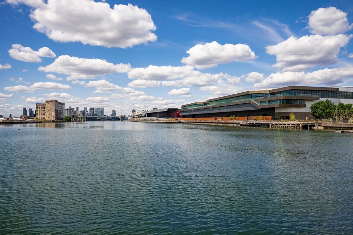 600px (w) x 500px (h)