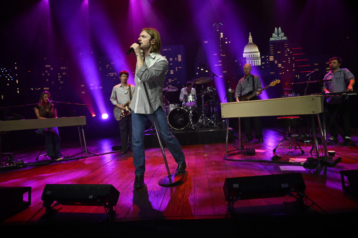 Finneas Rocks At 'Austin City Limits' Season Premiere