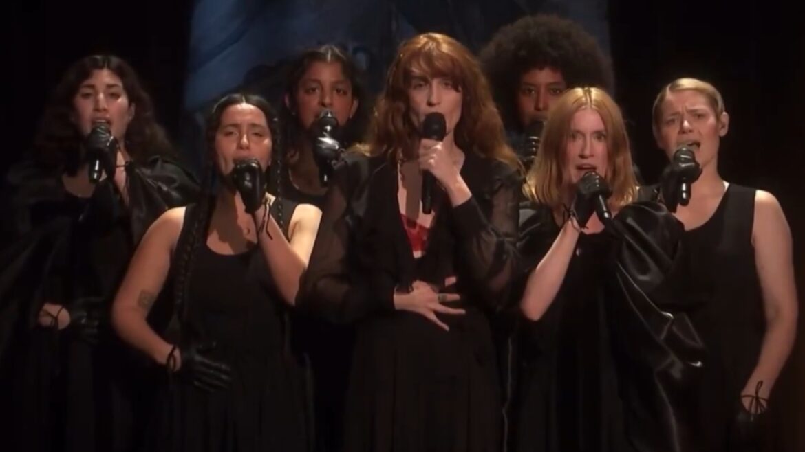 Florence + The Machine Perform "Everybody Scream" on Graham Norton