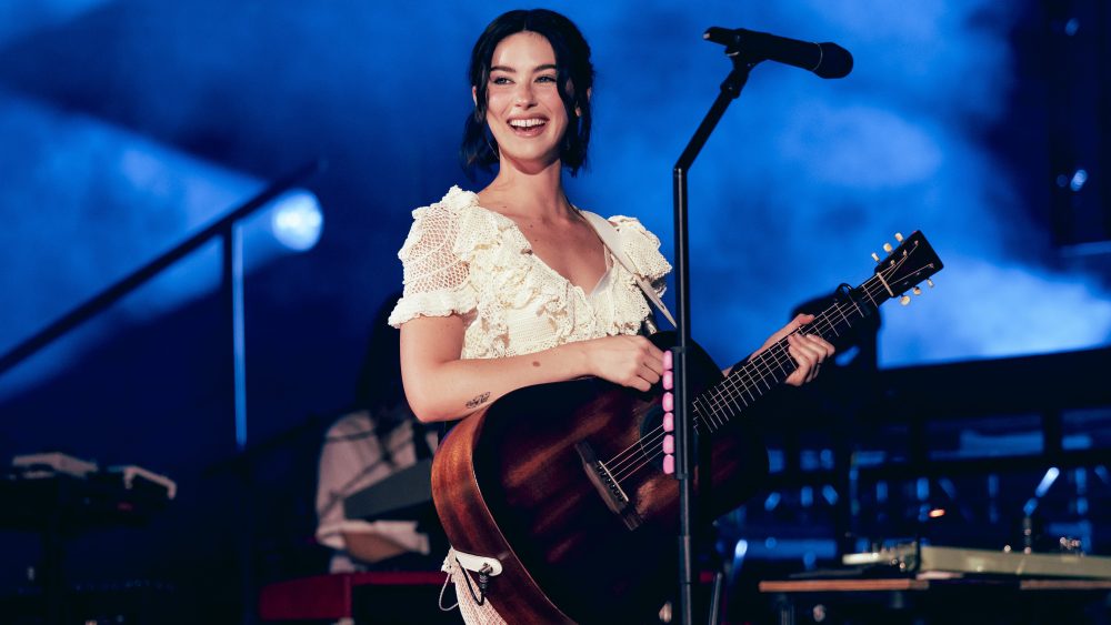 Gracie Abrams' Red Rocks Concert to Stream on Apple Music