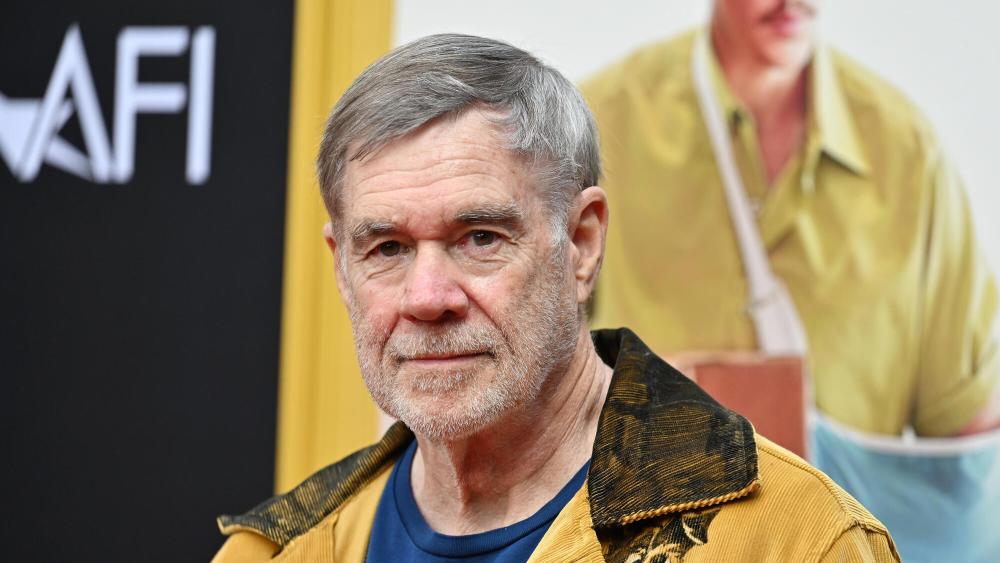 Gus Van Sant Talks 'Dead Man's Wire' and River Phoenix Memories